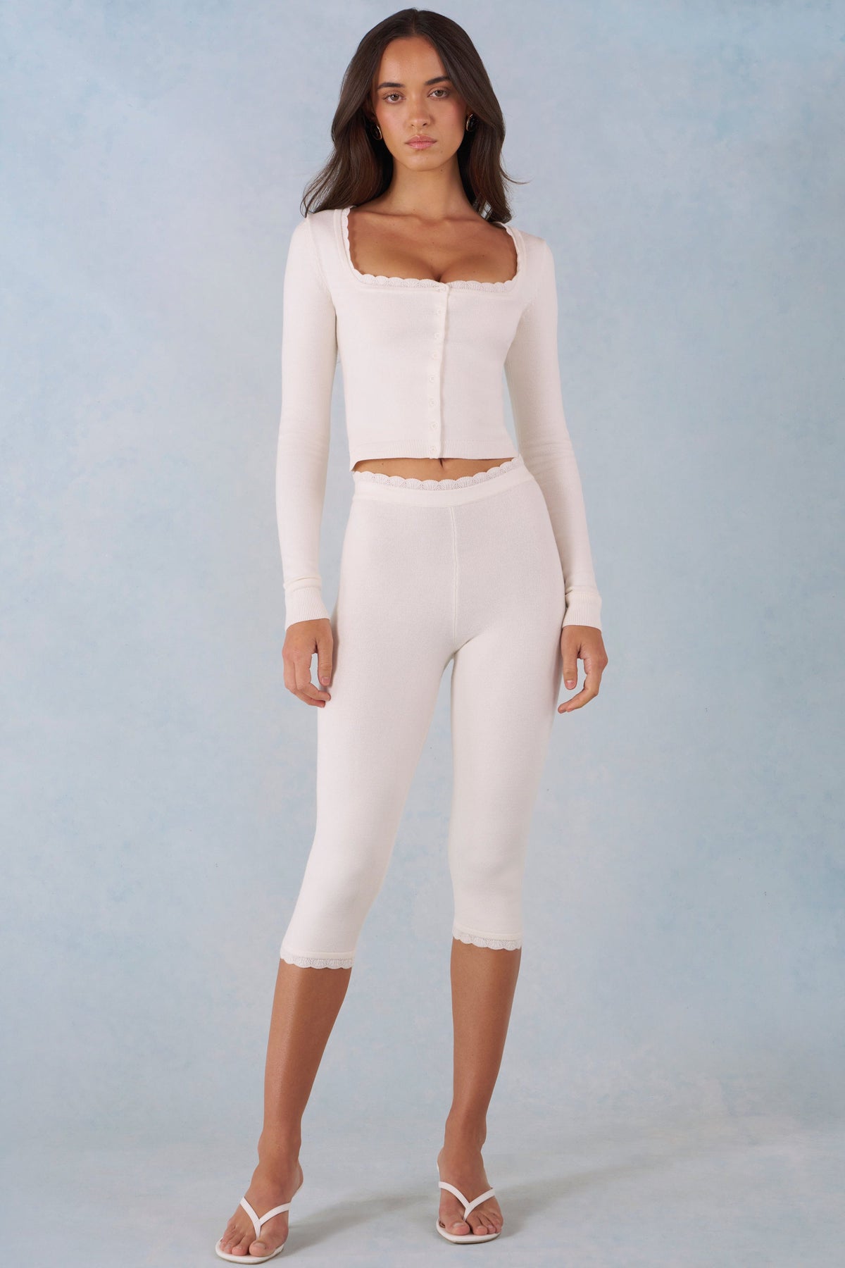 Chic Knit Mid-Rise Capri Trousers in Ivory