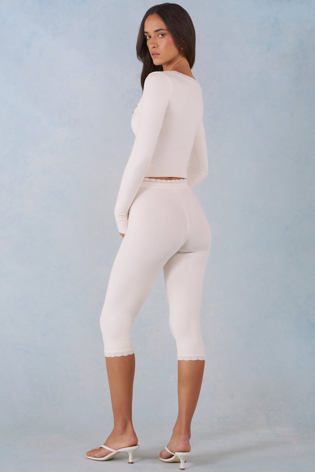 Chic Knit Mid-Rise Capri Trousers in Ivory