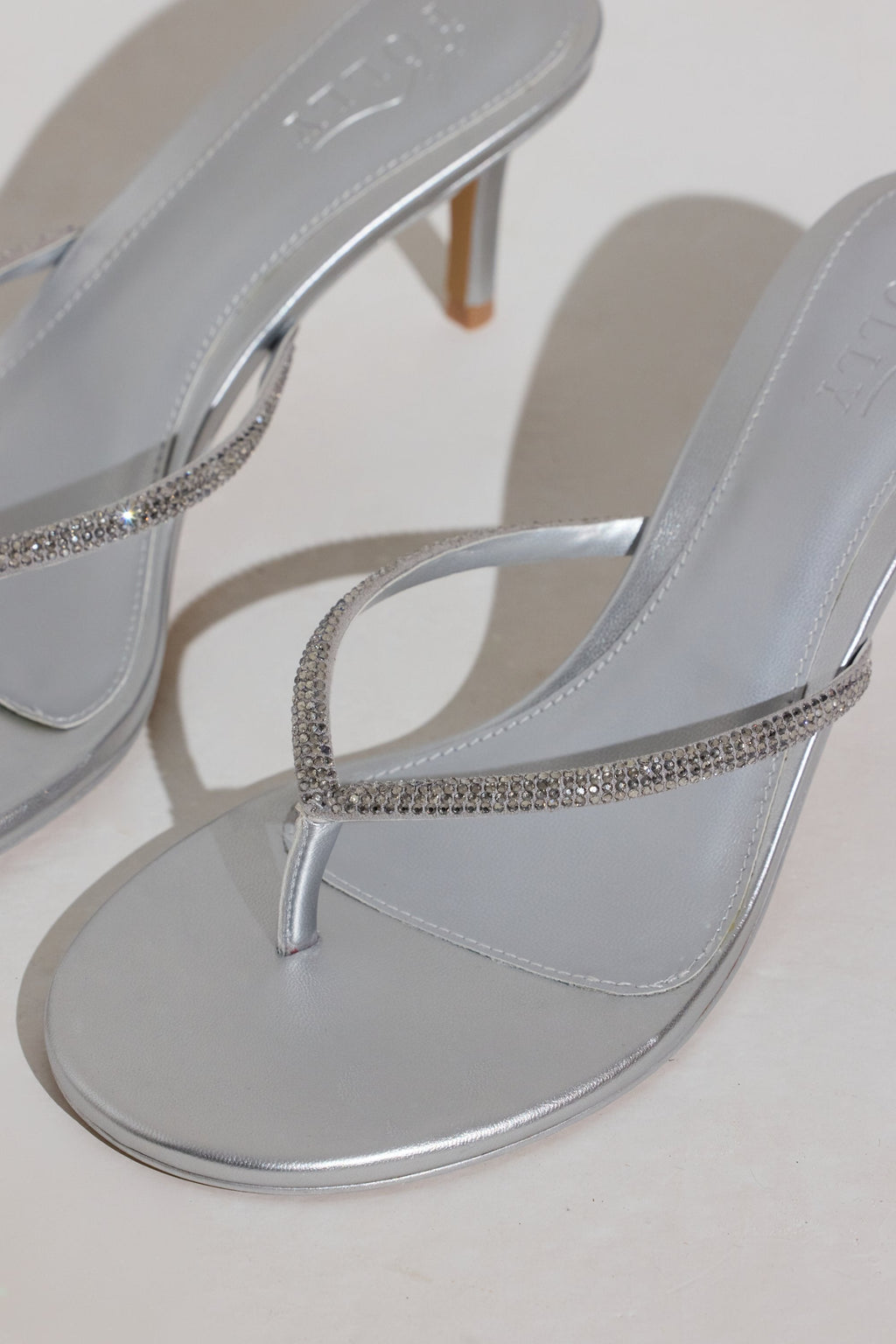 Chic Heeled Sandal in Silver