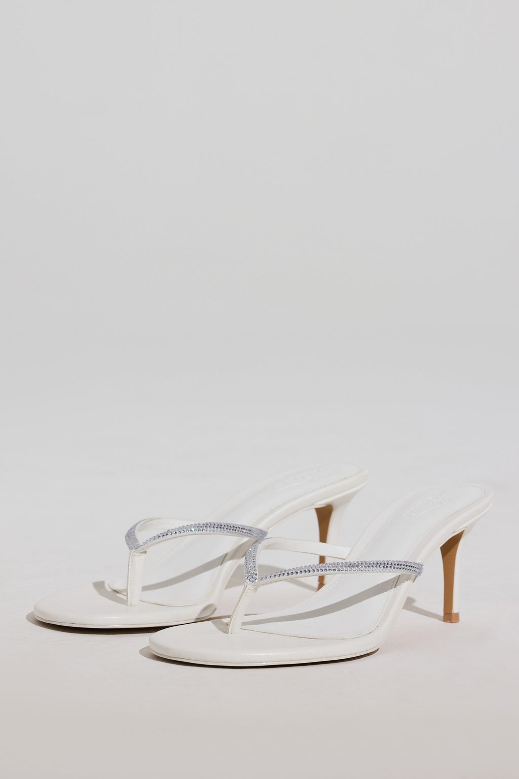Chic Heeled Sandal in White