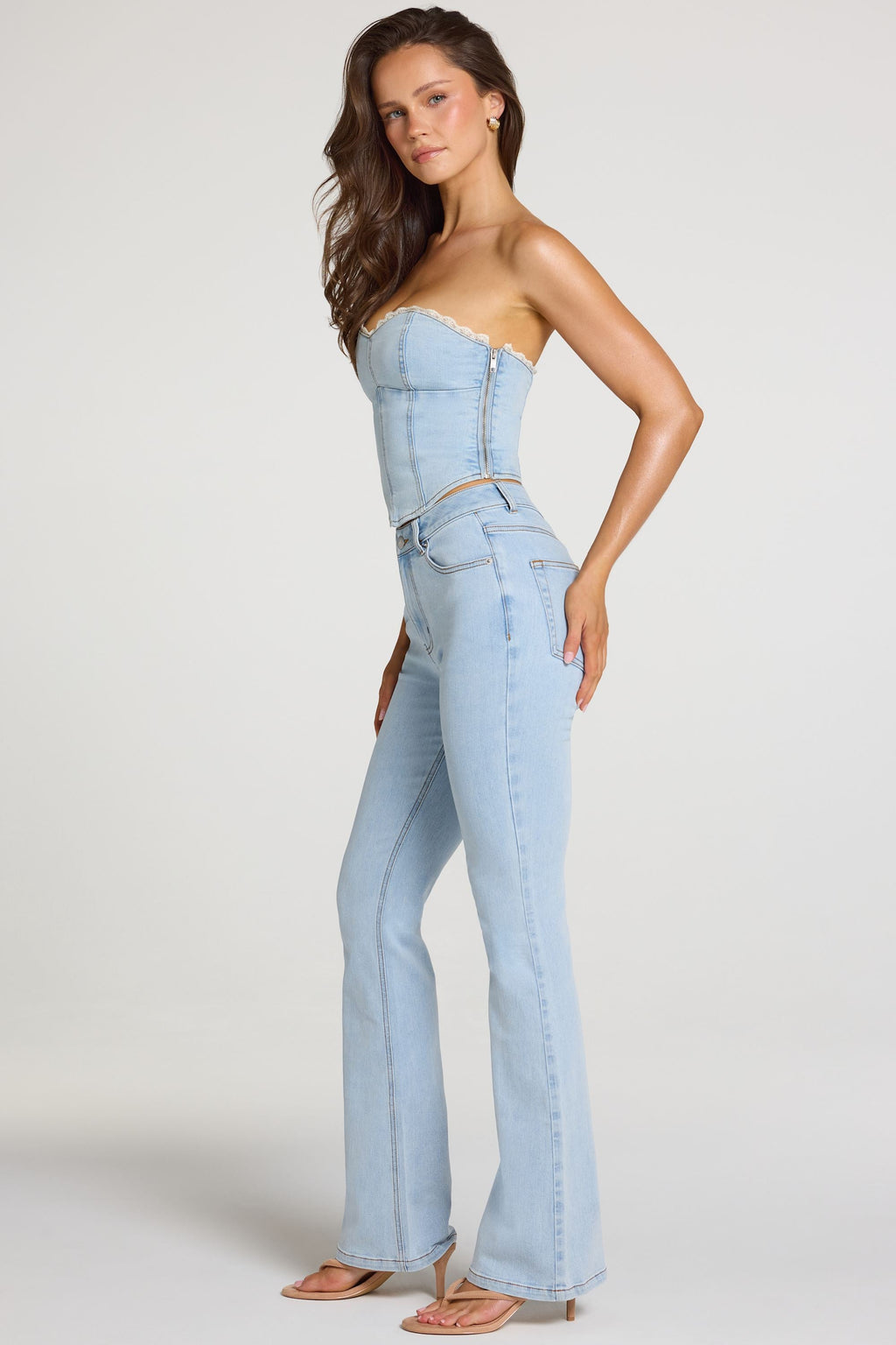 Chic Mid-Rise Bootcut Jeans in Light Denim