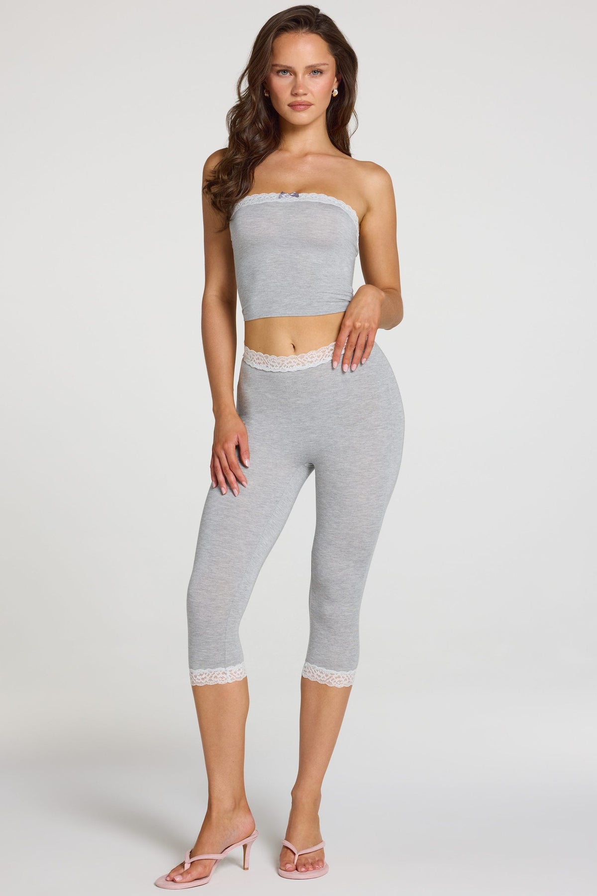 Chic Modal Lace-Trim Mid-Rise Capri Leggings in Grey Marl