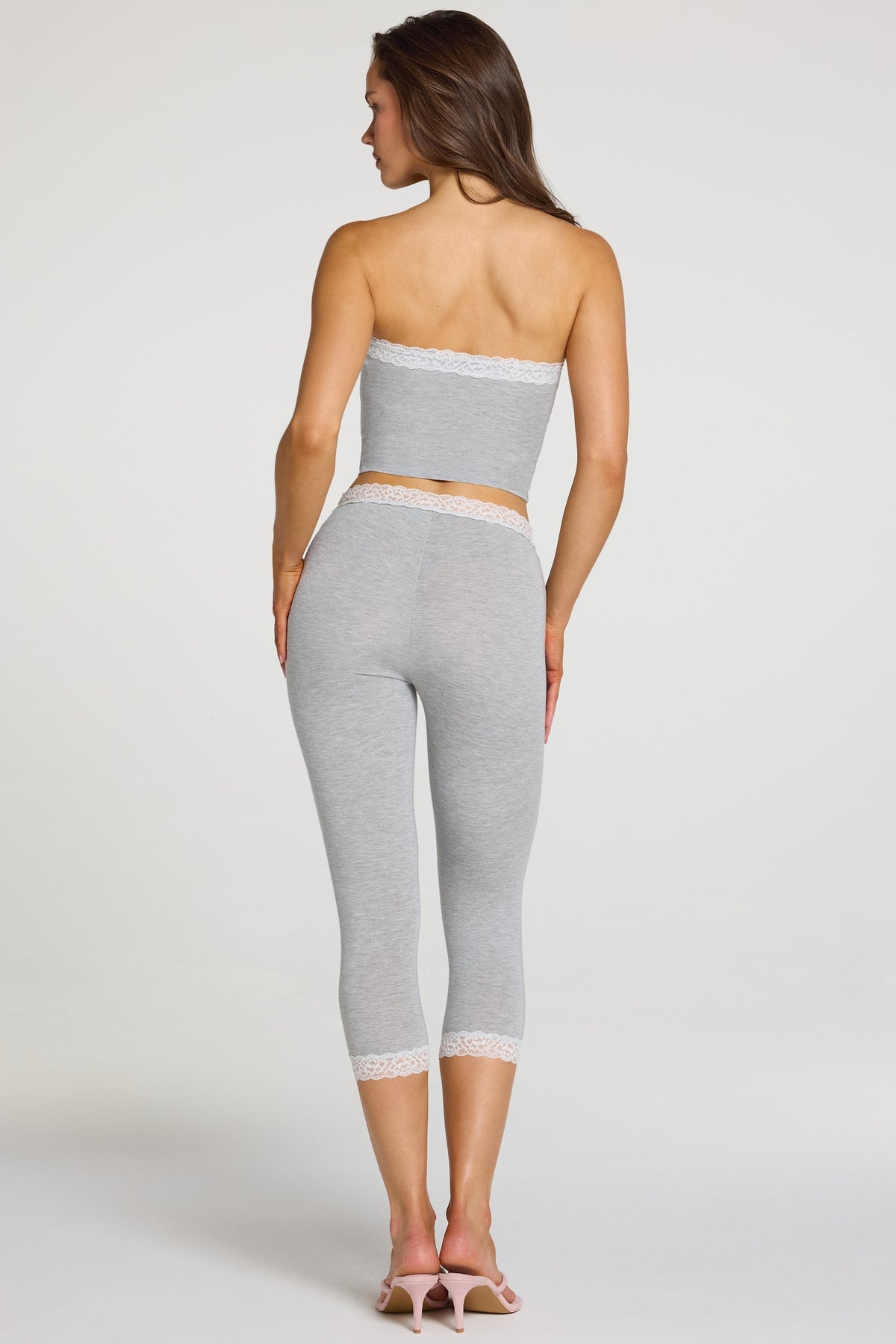 Chic Modal Lace-Trim Mid-Rise Capri Leggings in Grey Marl