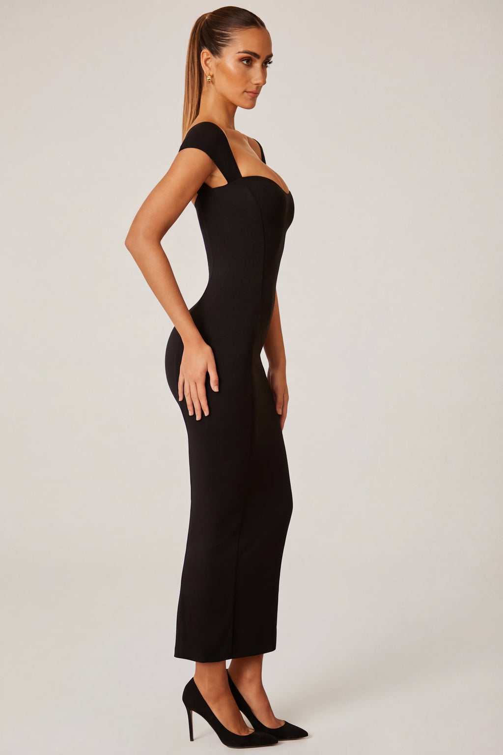 Chic Sweetheart Neckline Maxi Dress in Black
