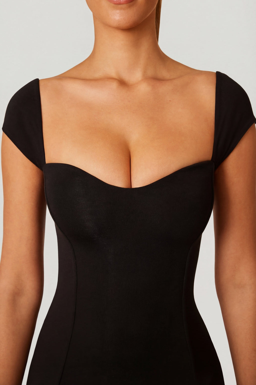 Chic Sweetheart Neckline Maxi Dress in Black