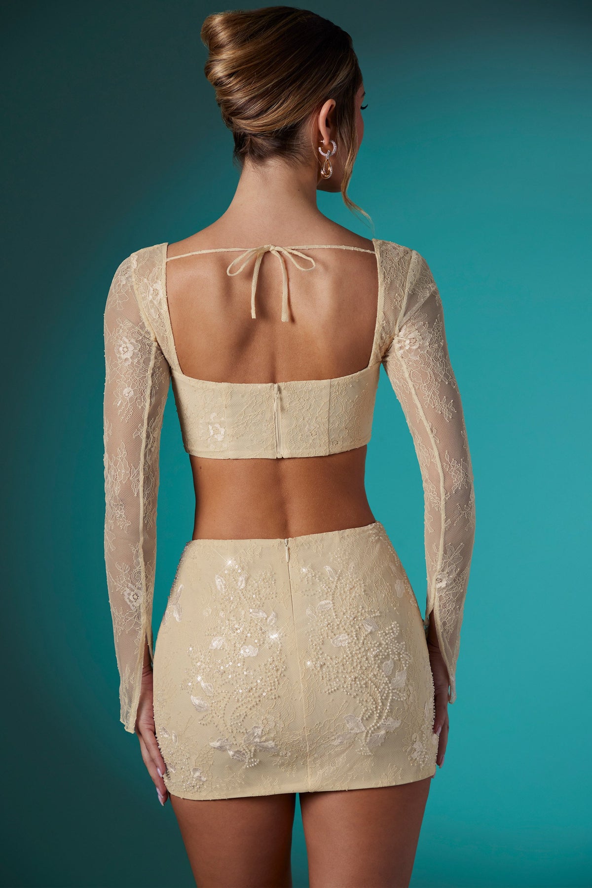 Chic Embellished Lace Bodycon Mini Skirt in Ivory