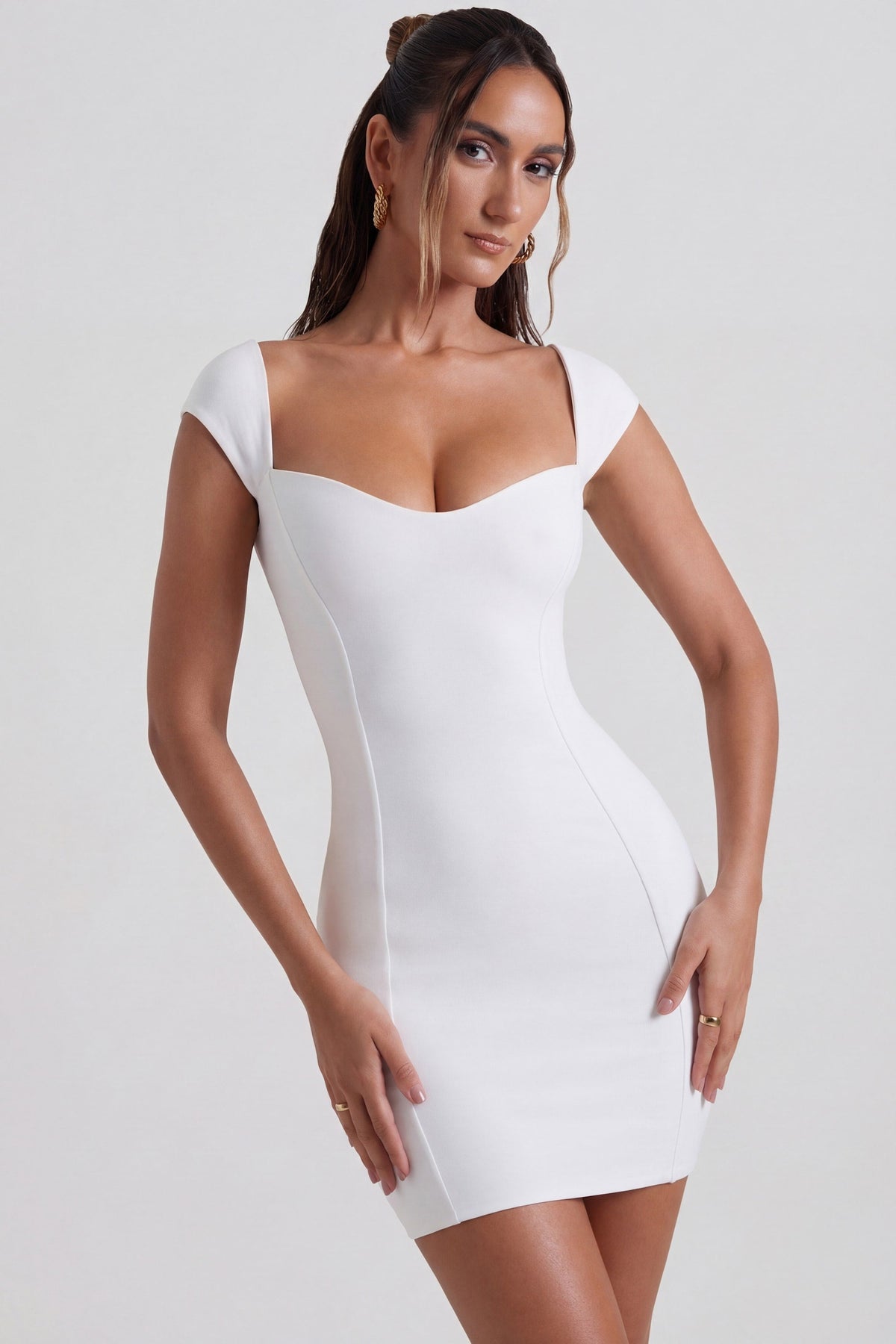 Chic Sweetheart Neckline Cap Sleeve Mini Dress in White
