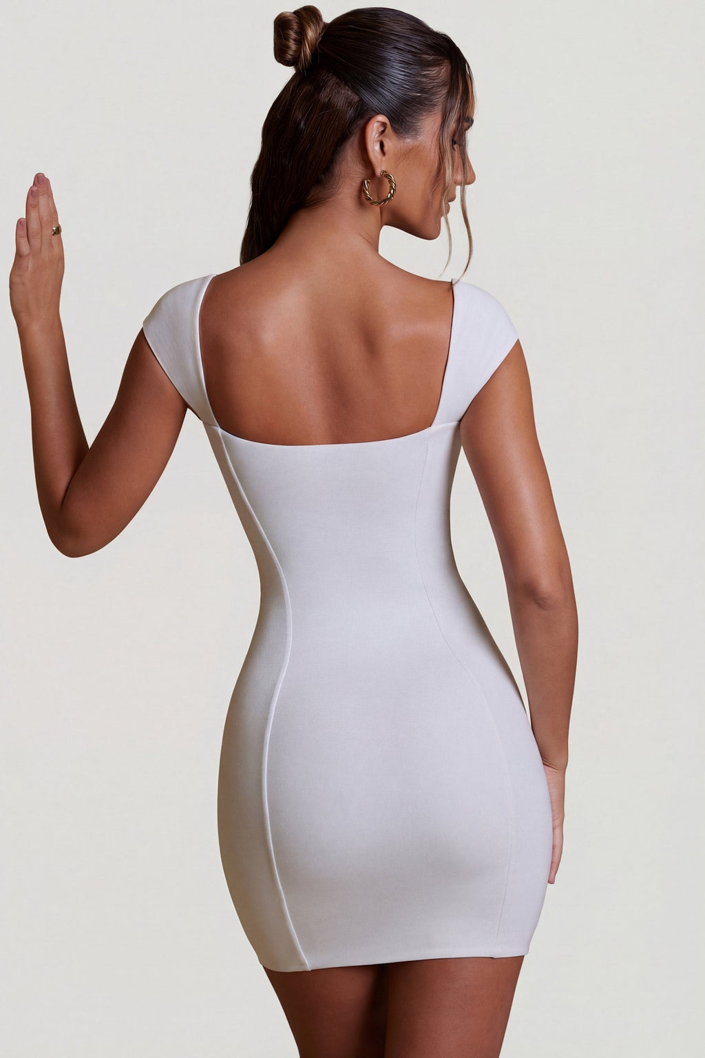 Chic Sweetheart Neckline Cap Sleeve Mini Dress in White