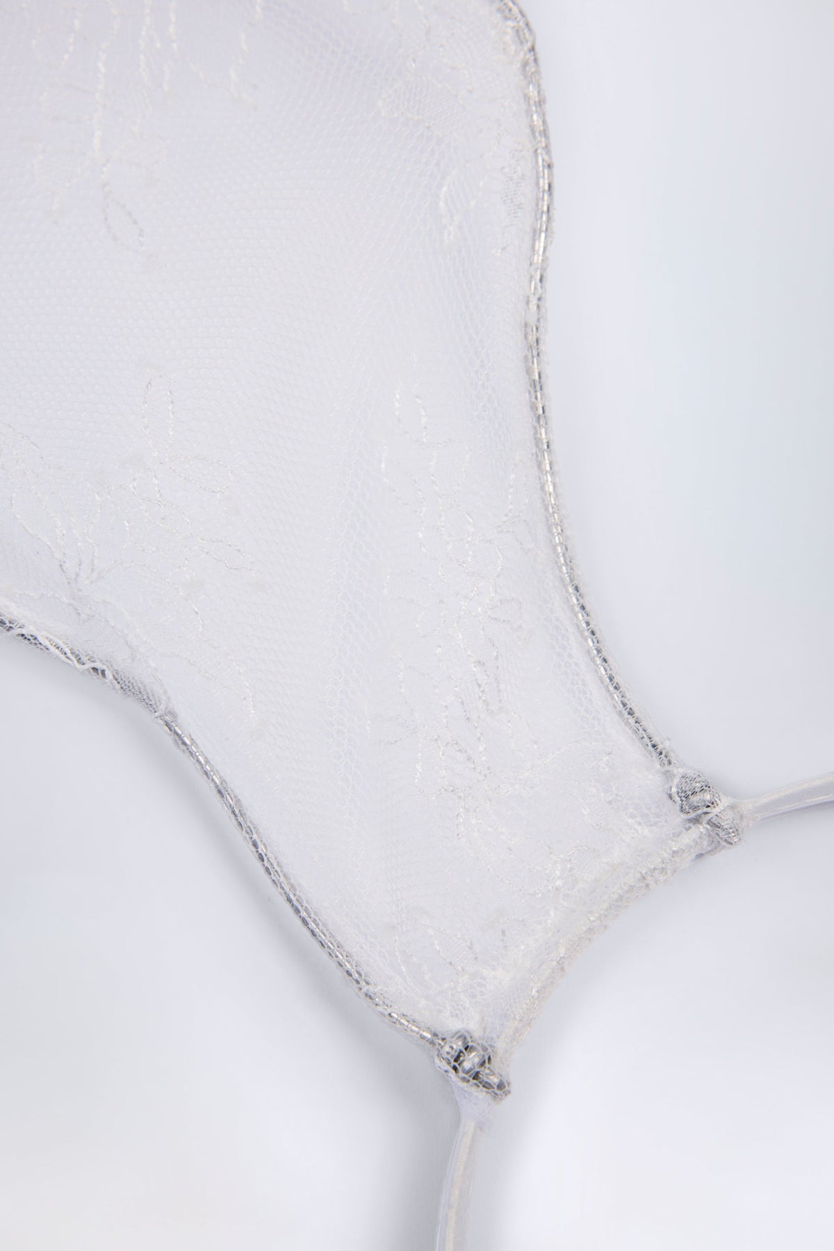 Chic Wired Lace Headband in White
