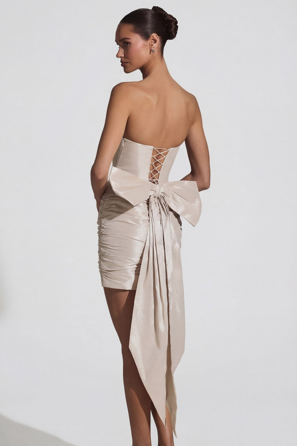 Chic Satin Bow-Detail Strapless Mini Dress in Ivory