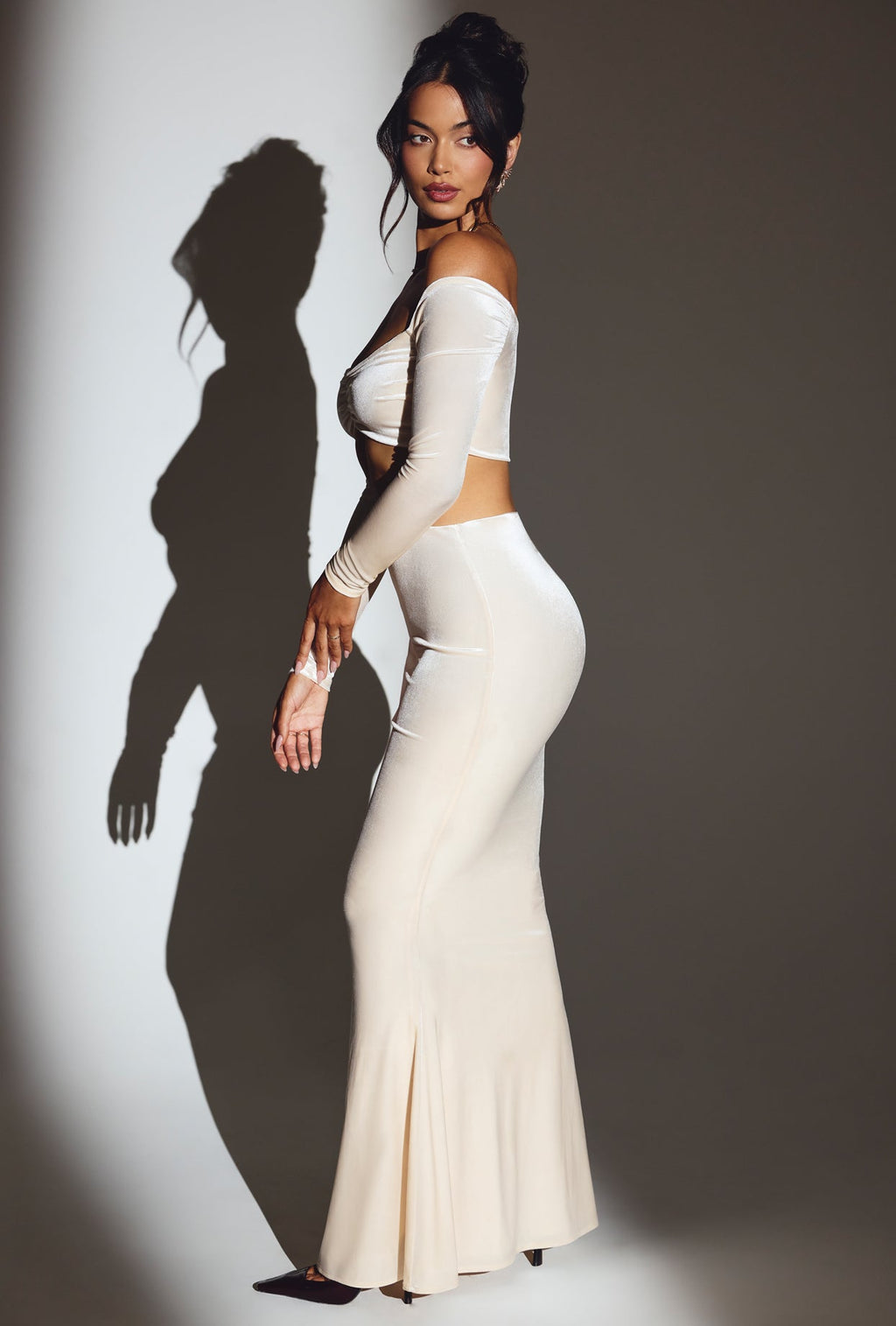 Chic Velvet Off-Shoulder Ruched Crop Top in Ivory