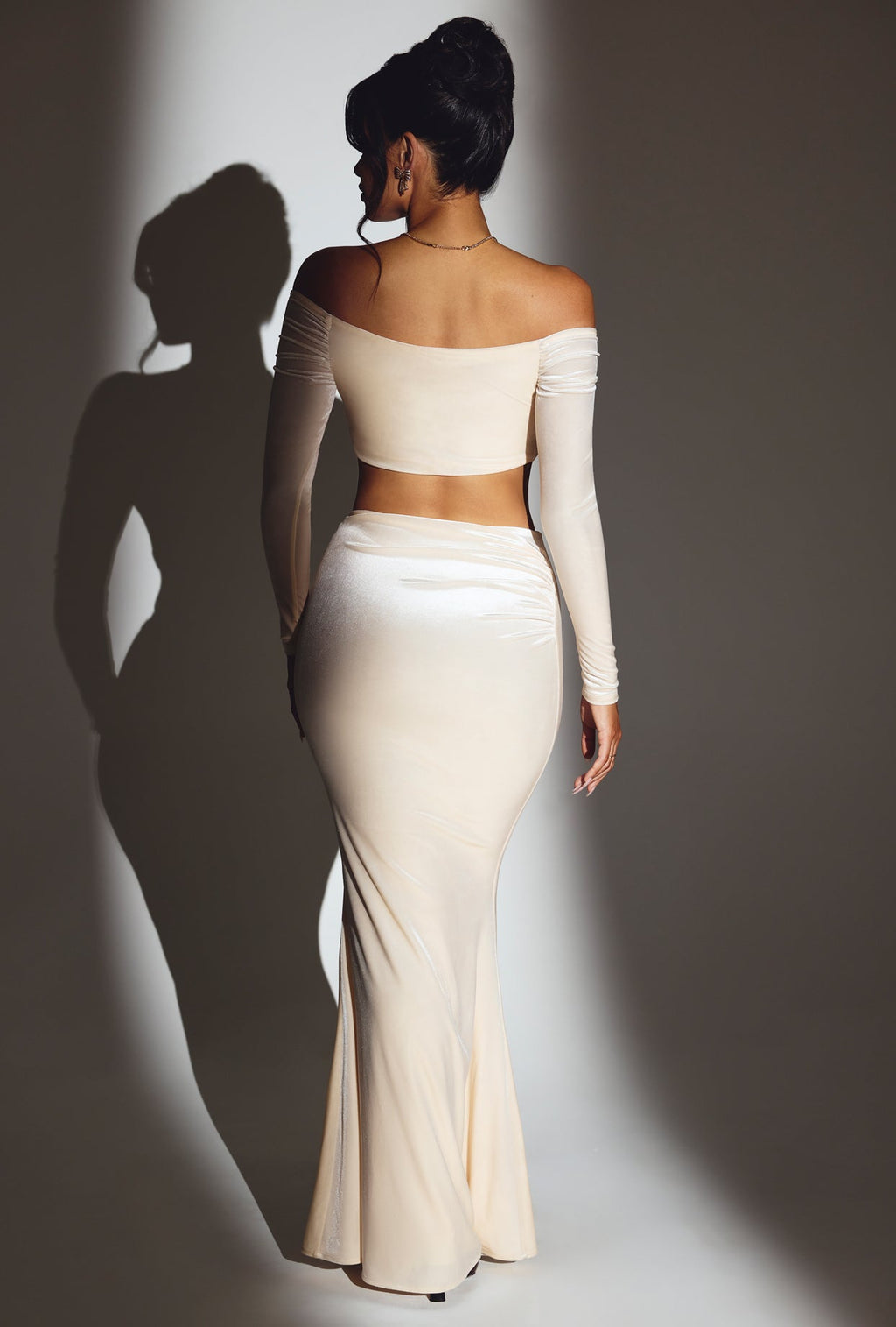 Chic Velvet Off-Shoulder Ruched Crop Top in Ivory