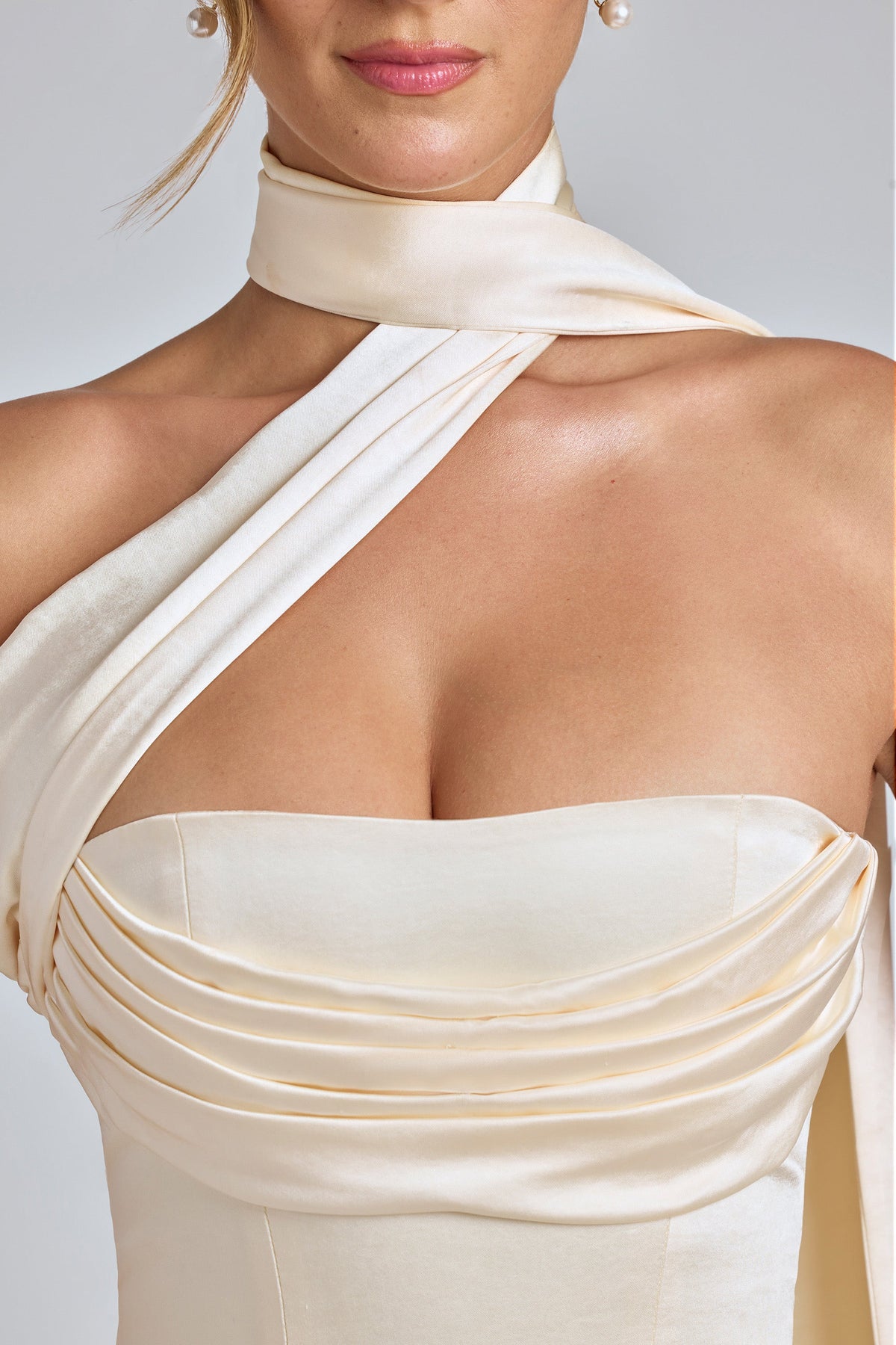 Chic Draped Halterneck Satin Mini Dress in Ivory