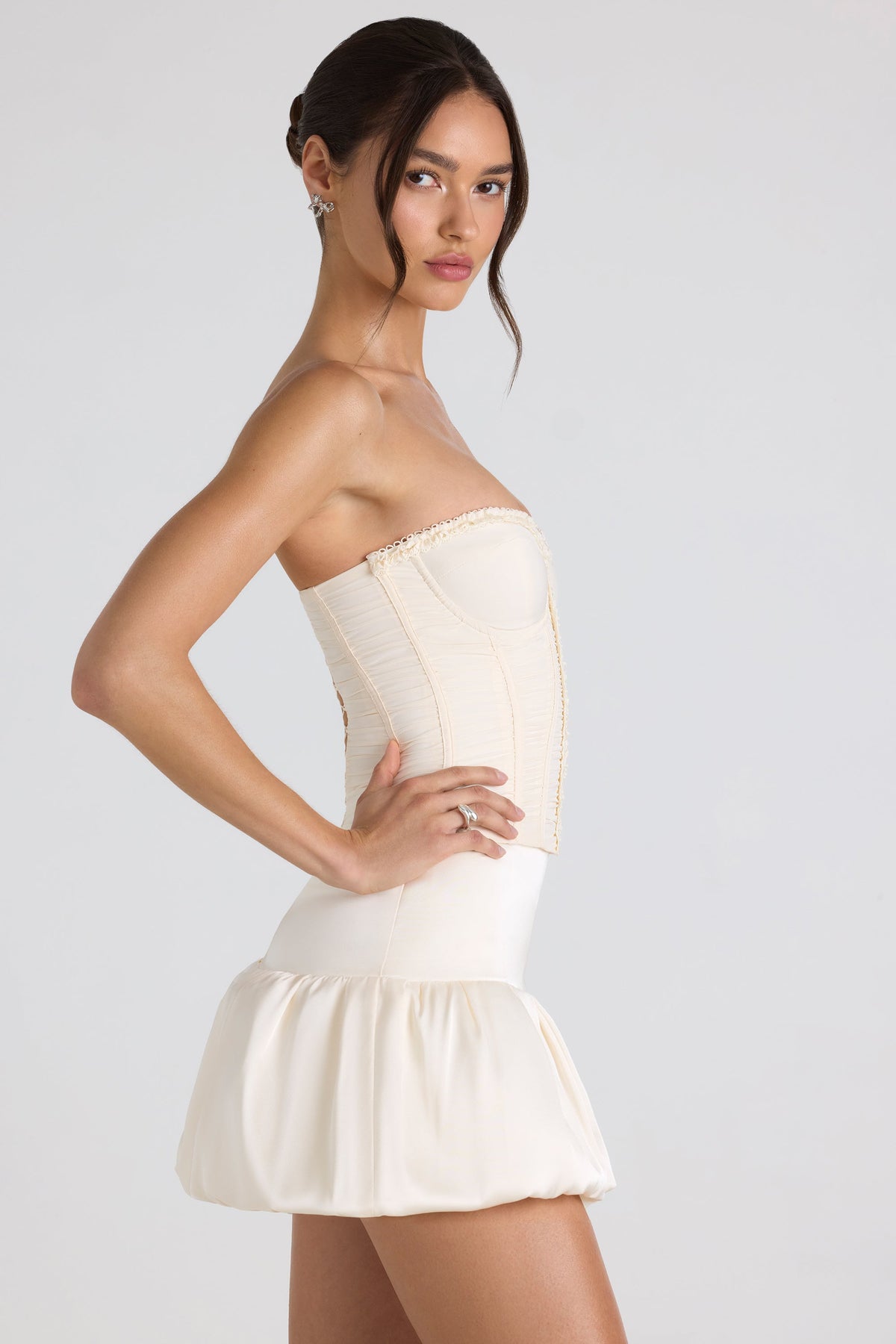Chic Bubble Hem Mid-Rise Micro Mini Skirt in Ivory