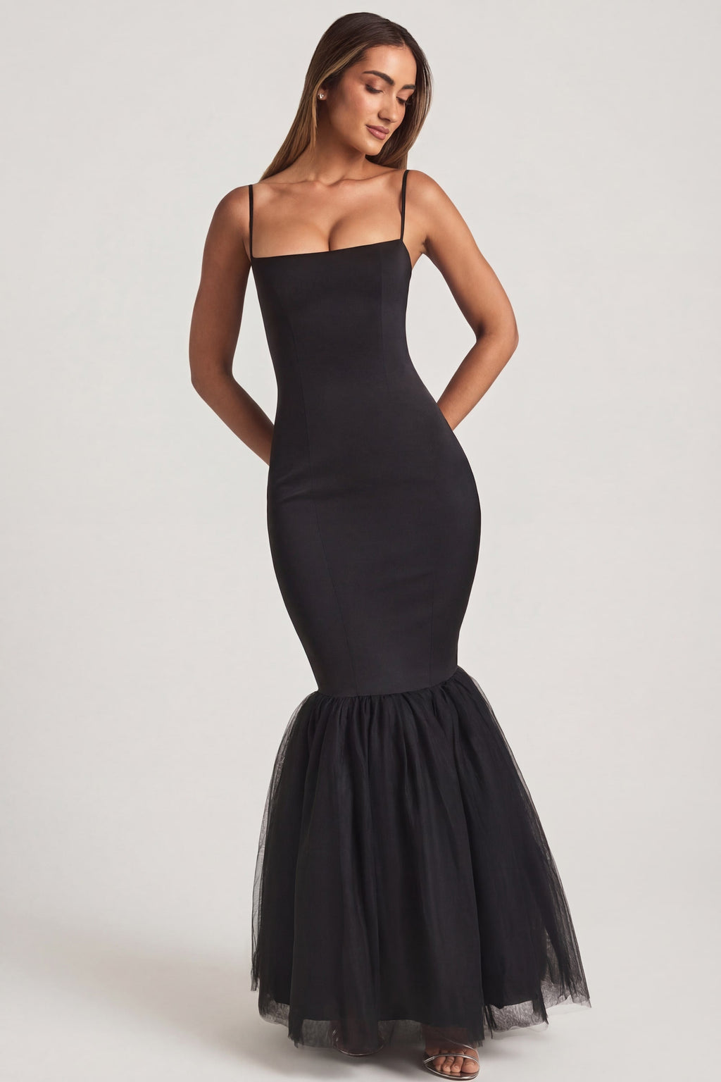 Chic Tulle Hem Fishtail Gown in Black