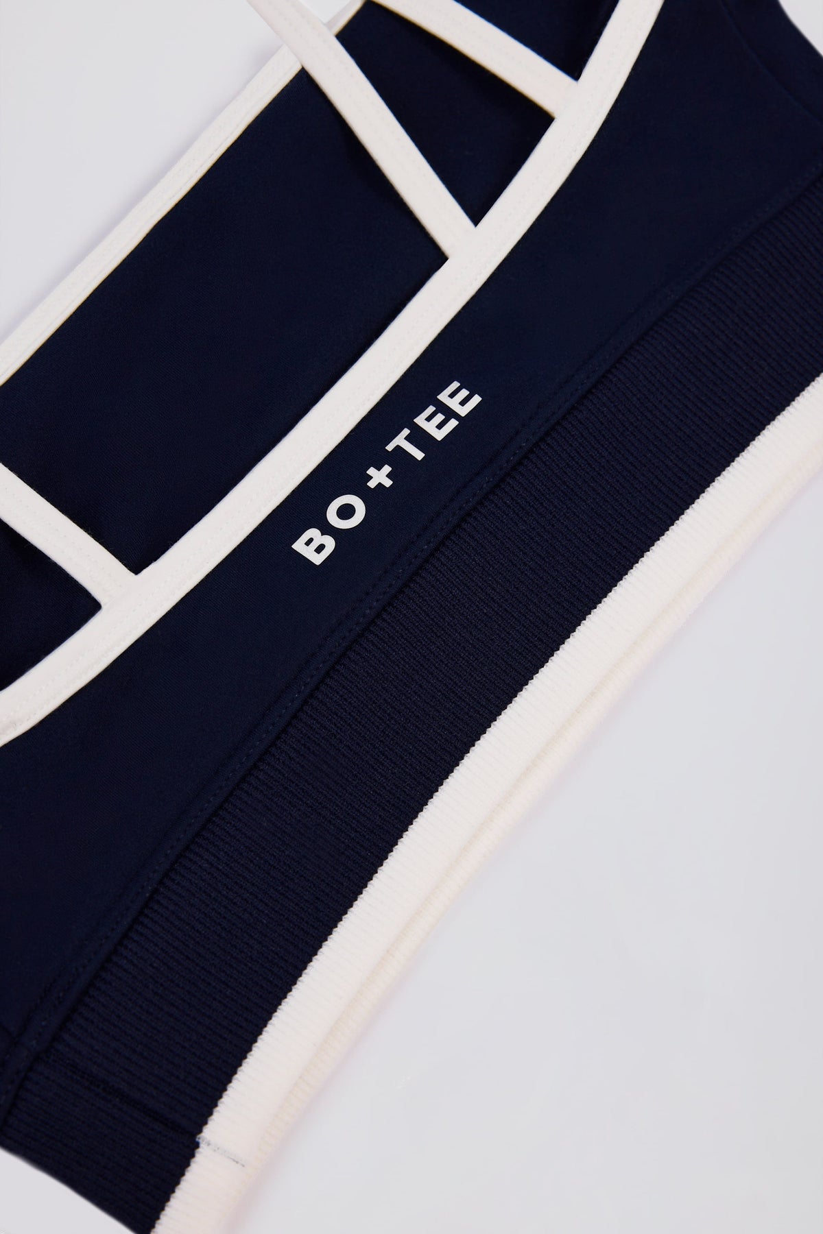 Chic Soft Active Contrast Sports Bra in Classic Navy