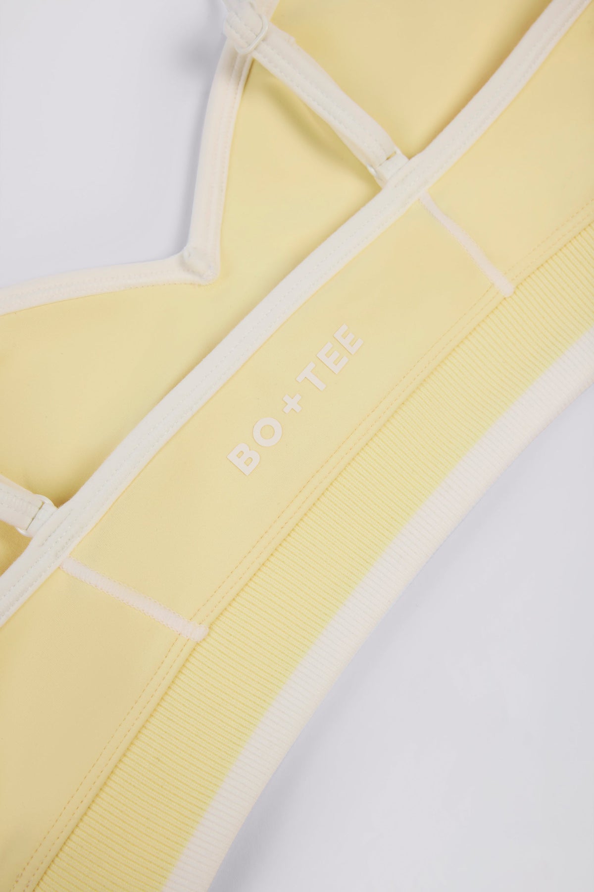 Chic Soft Active Sweetheart-Neck Contrast Sports Bra in Lemon