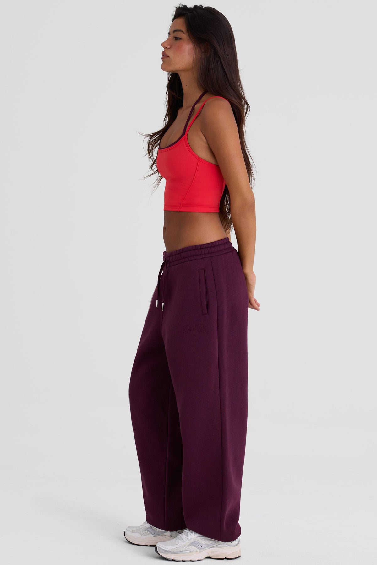 Chic Brushed Cotton Jersey Mid-Rise Relaxed Joggers in Burgundy