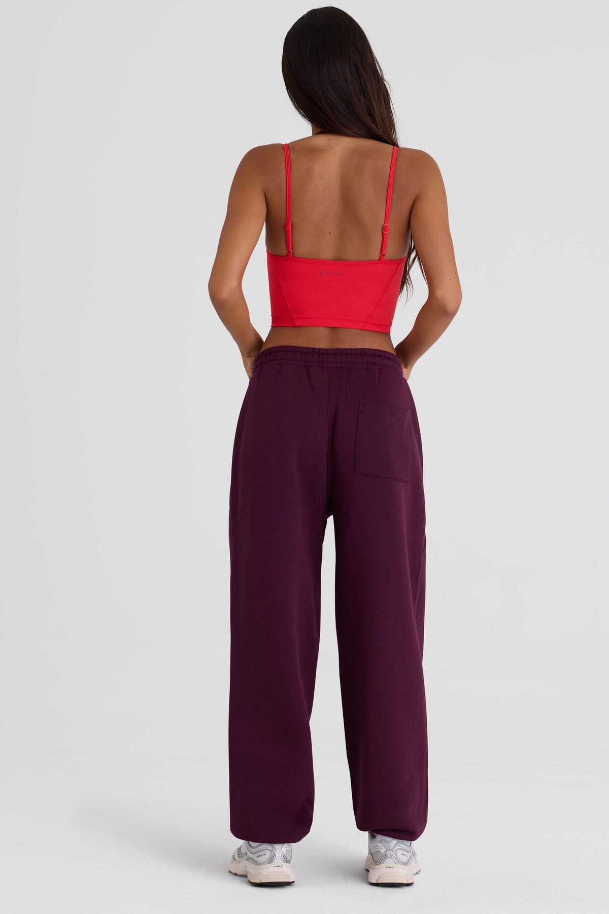 Chic Brushed Cotton Jersey Mid-Rise Relaxed Joggers in Burgundy