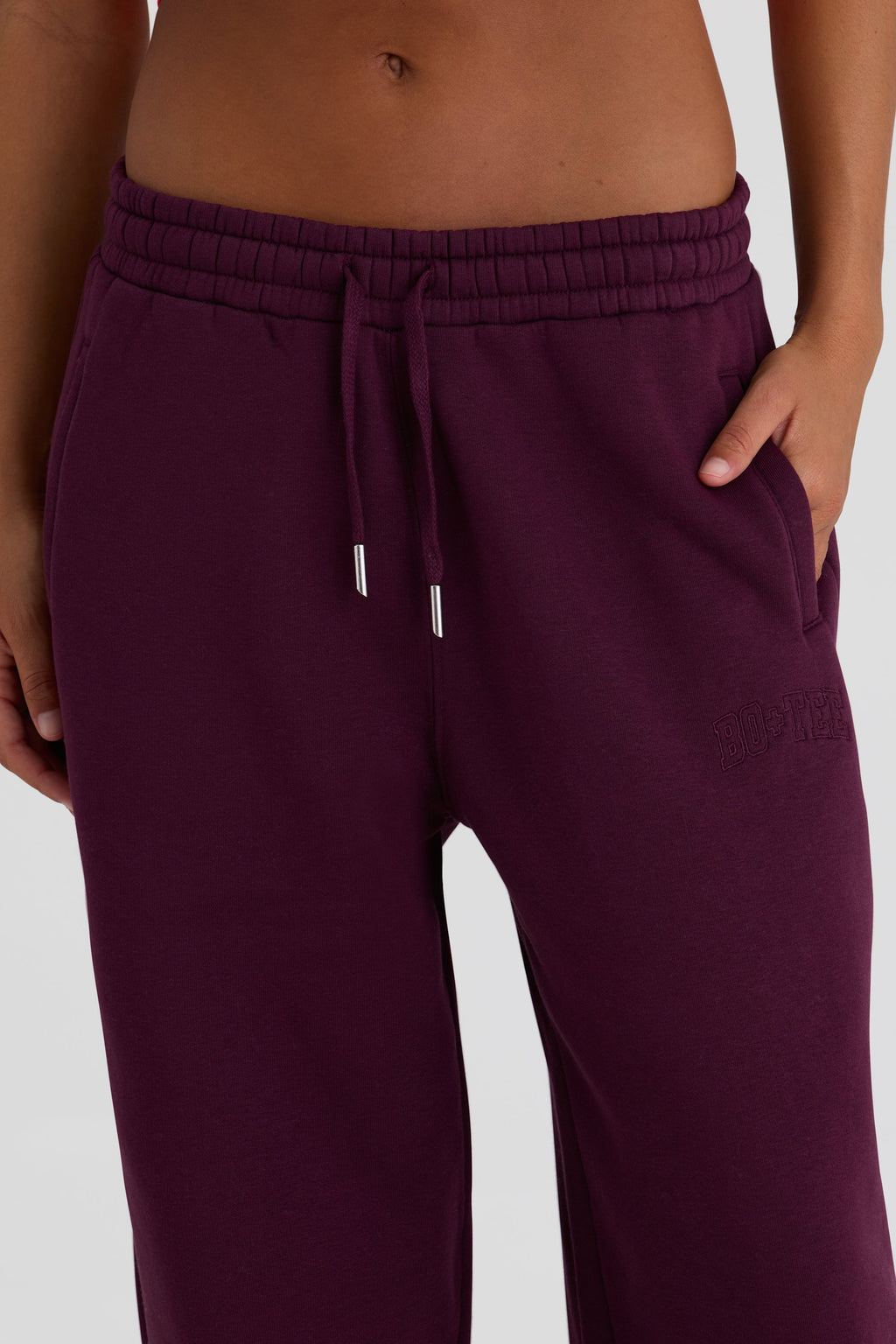 Chic Brushed Cotton Jersey Mid-Rise Relaxed Joggers in Burgundy