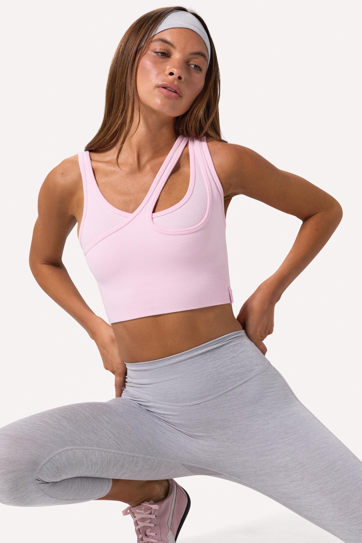 Chic Seamless Soft Rib Asymmetric Sports Bra in Powder Pink