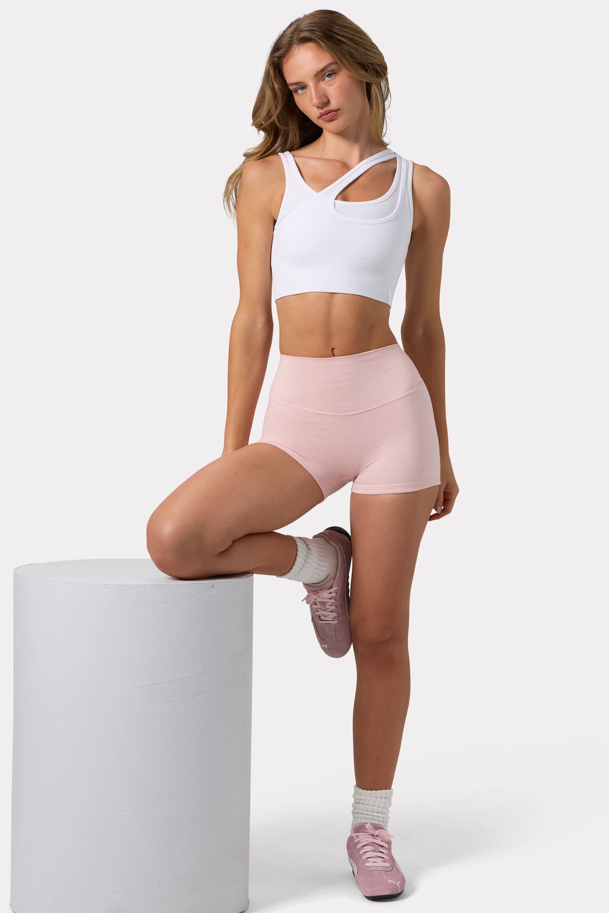 Chic Seamless Soft Rib Asymmetric Sports Bra in White