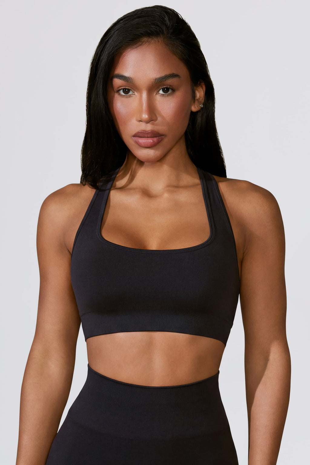 Chic Cut Out Define Luxe Sports Bra in Black
