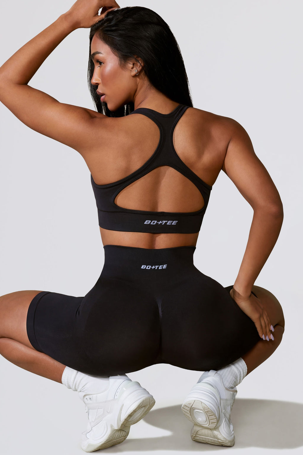 Chic Cut Out Define Luxe Sports Bra in Black