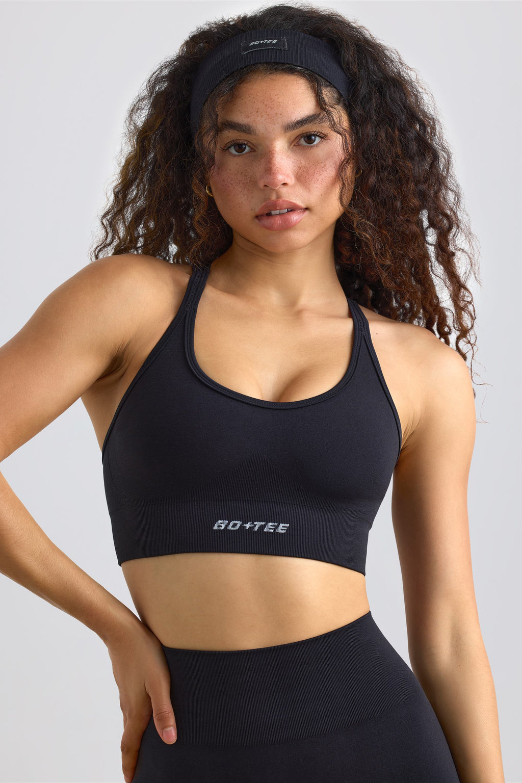 Chic Strappy Define Luxe Sports Bra in Black