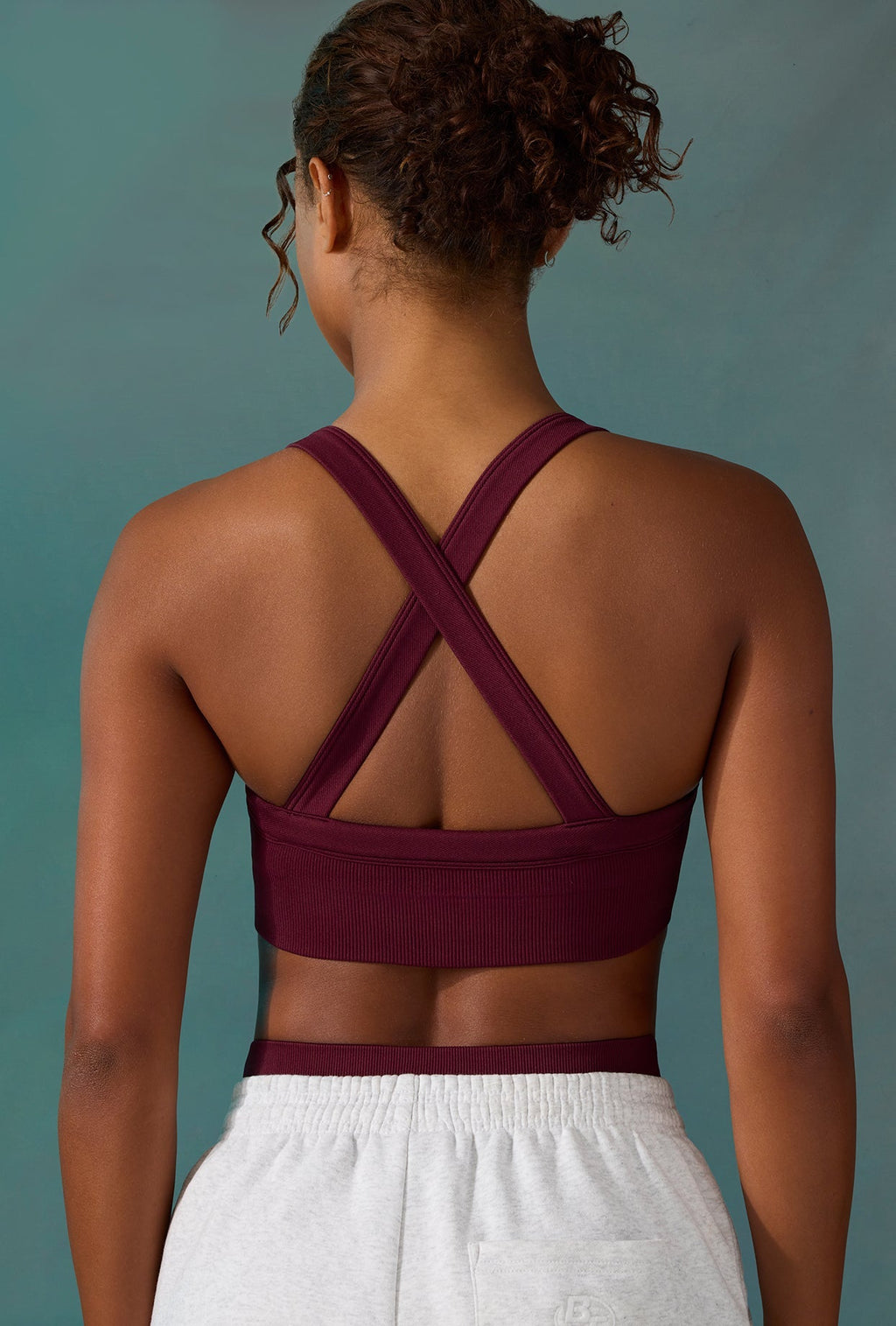 Chic Super Sculpt Seamless Cross Back Sports Bra in Plum