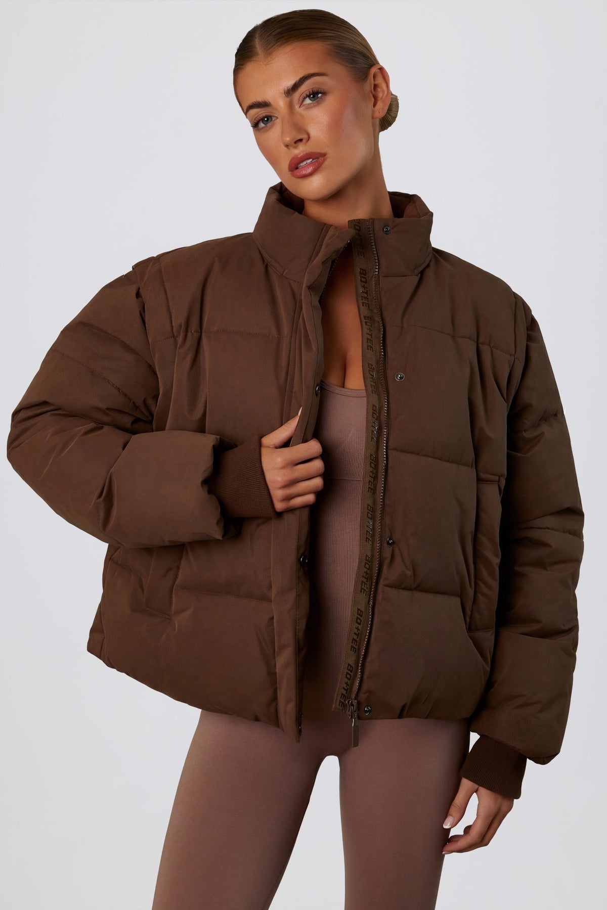 Chic Cropped Puffer Jacket with Detachable Sleeves in Cocoa Brown