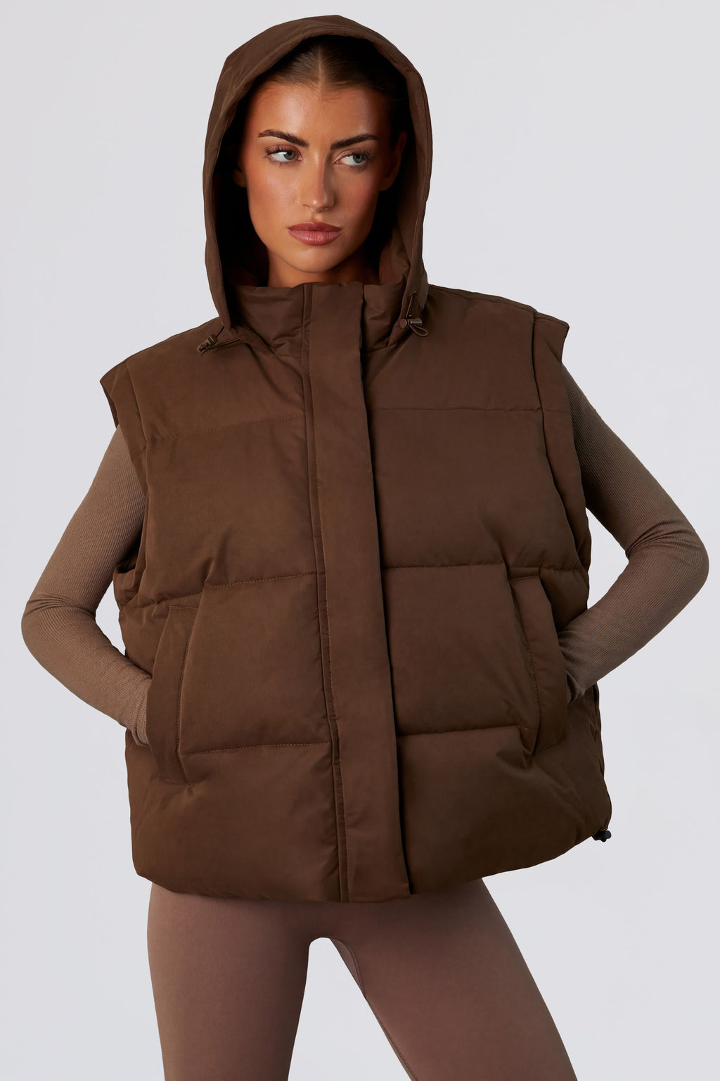 Chic Cropped Puffer Jacket with Detachable Sleeves in Cocoa Brown