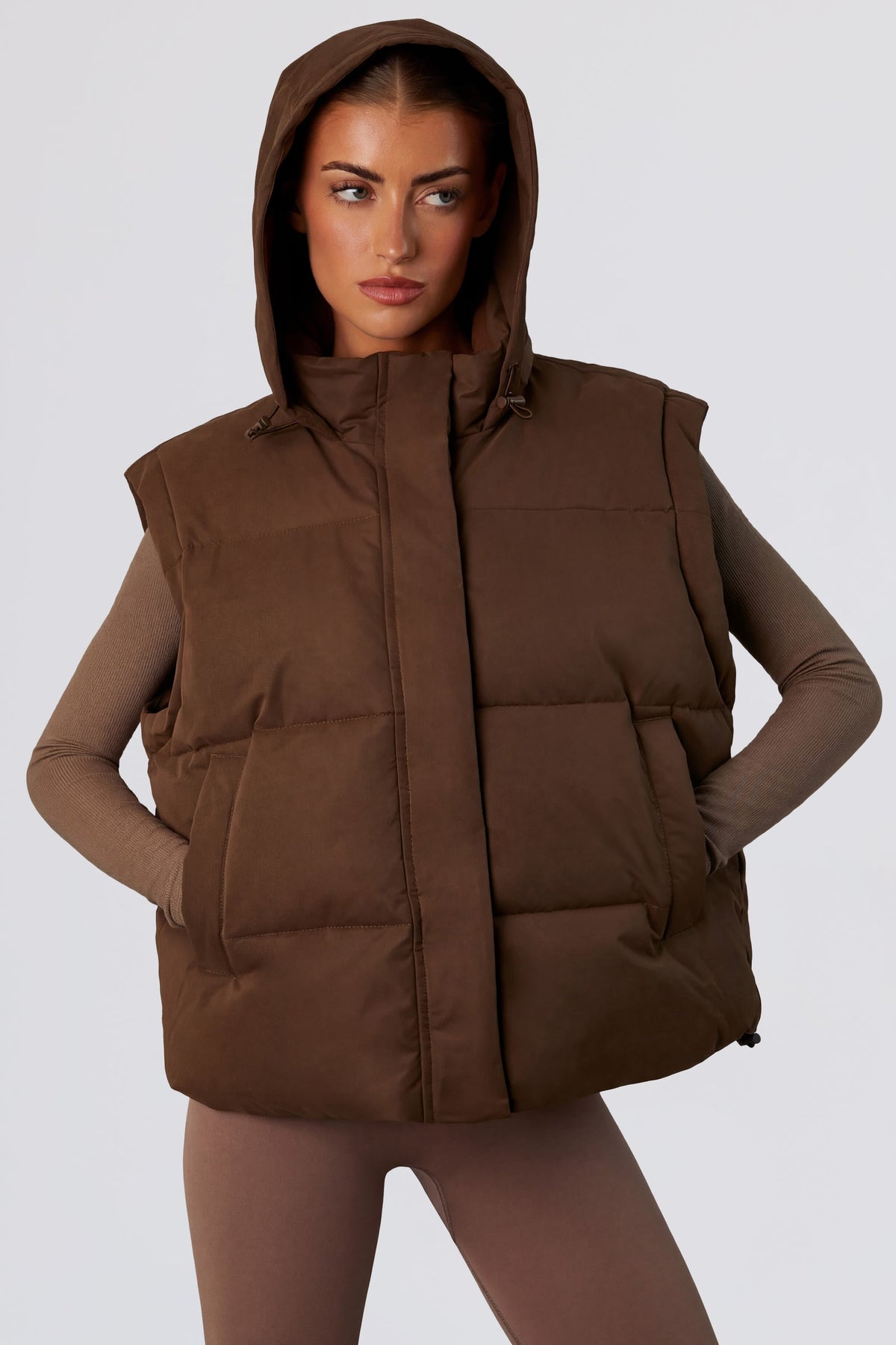 Chic Cropped Puffer Jacket with Detachable Sleeves in Cocoa Brown