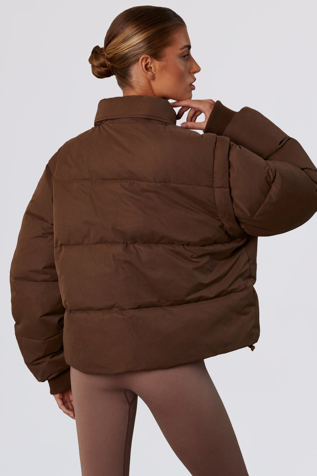 Chic Cropped Puffer Jacket with Detachable Sleeves in Cocoa Brown