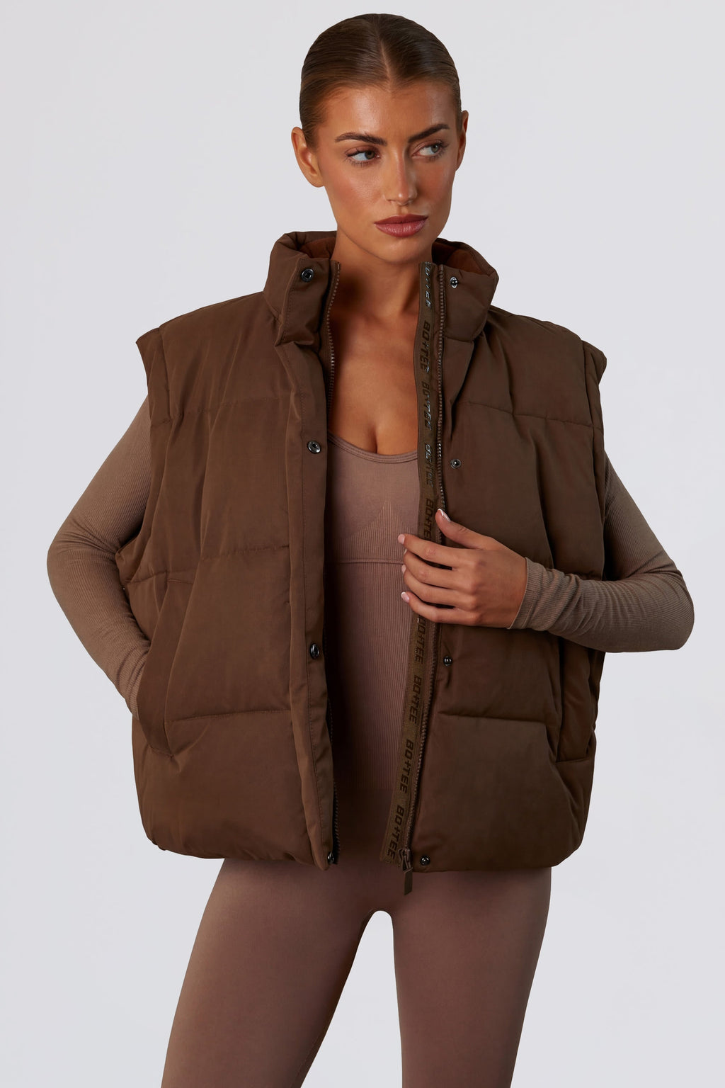 Chic Cropped Puffer Jacket with Detachable Sleeves in Cocoa Brown