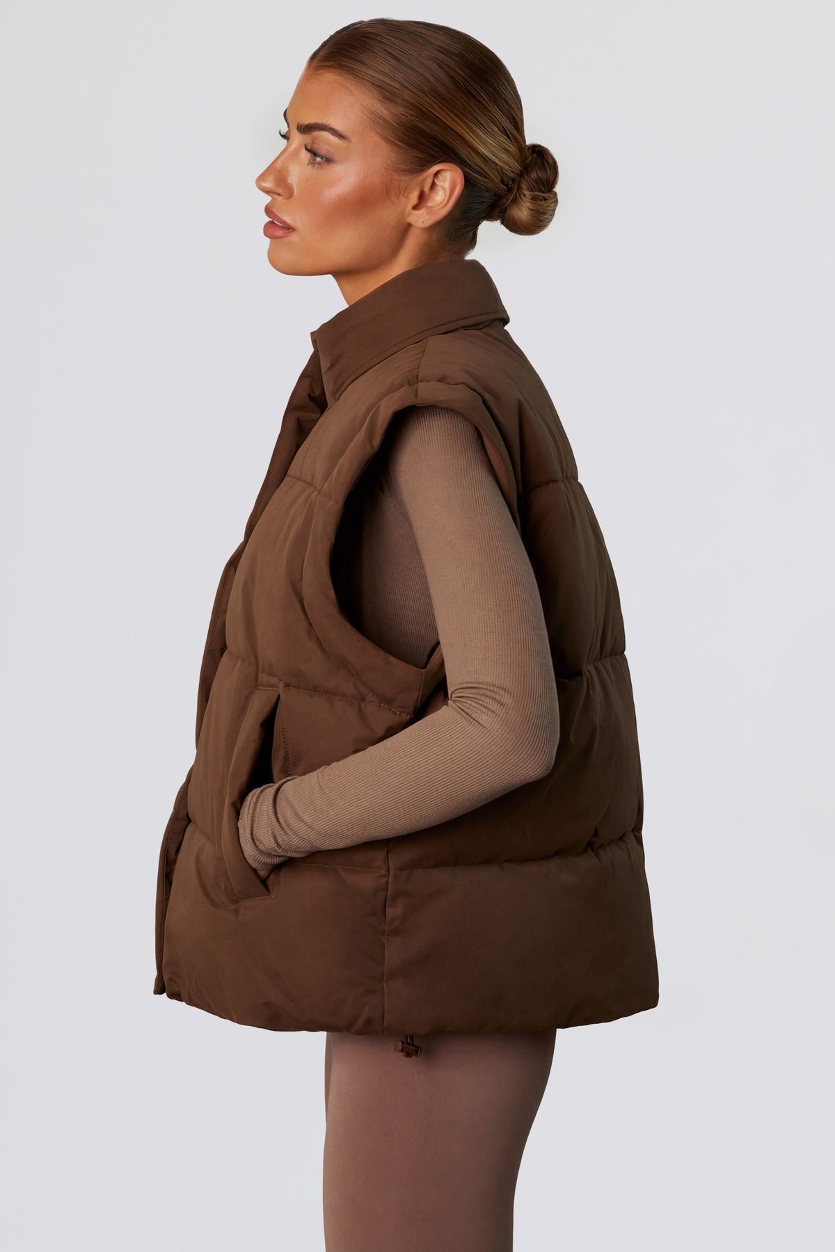 Chic Cropped Puffer Jacket with Detachable Sleeves in Cocoa Brown