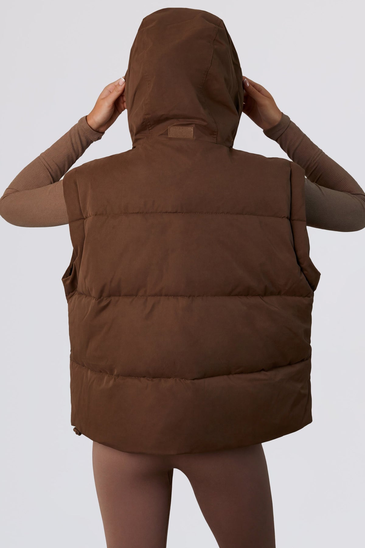 Chic Cropped Puffer Jacket with Detachable Sleeves in Cocoa Brown