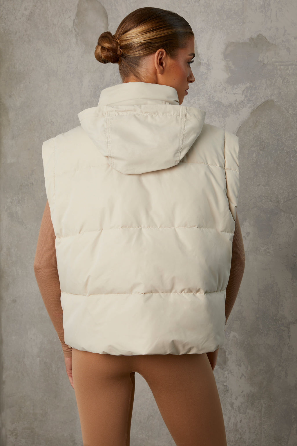 Chic Cropped Puffer Jacket with Detachable Sleeves in Sand