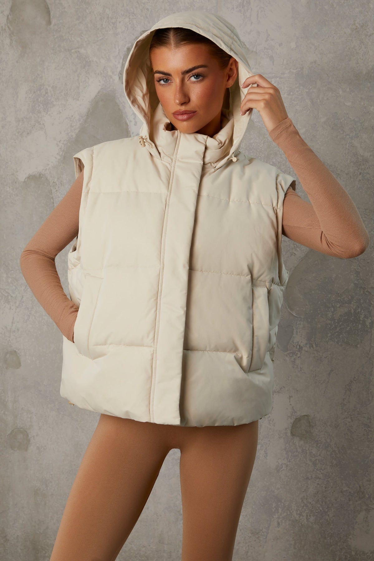 Chic Cropped Puffer Jacket with Detachable Sleeves in Sand