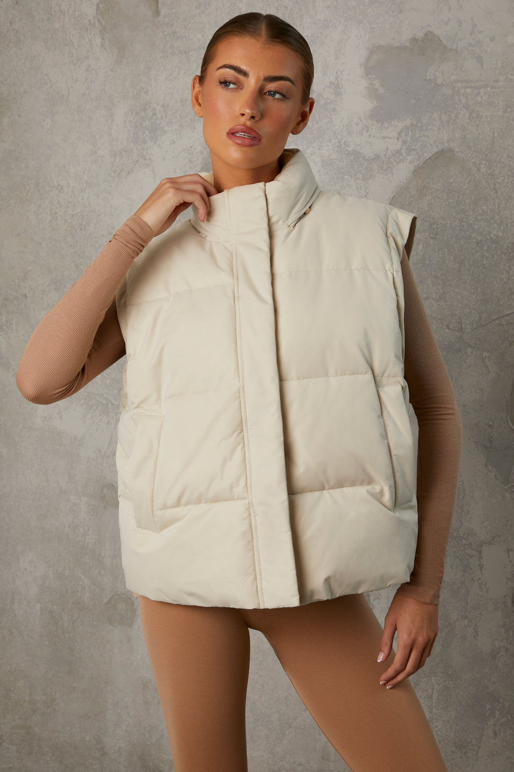 Chic Cropped Puffer Jacket with Detachable Sleeves in Sand