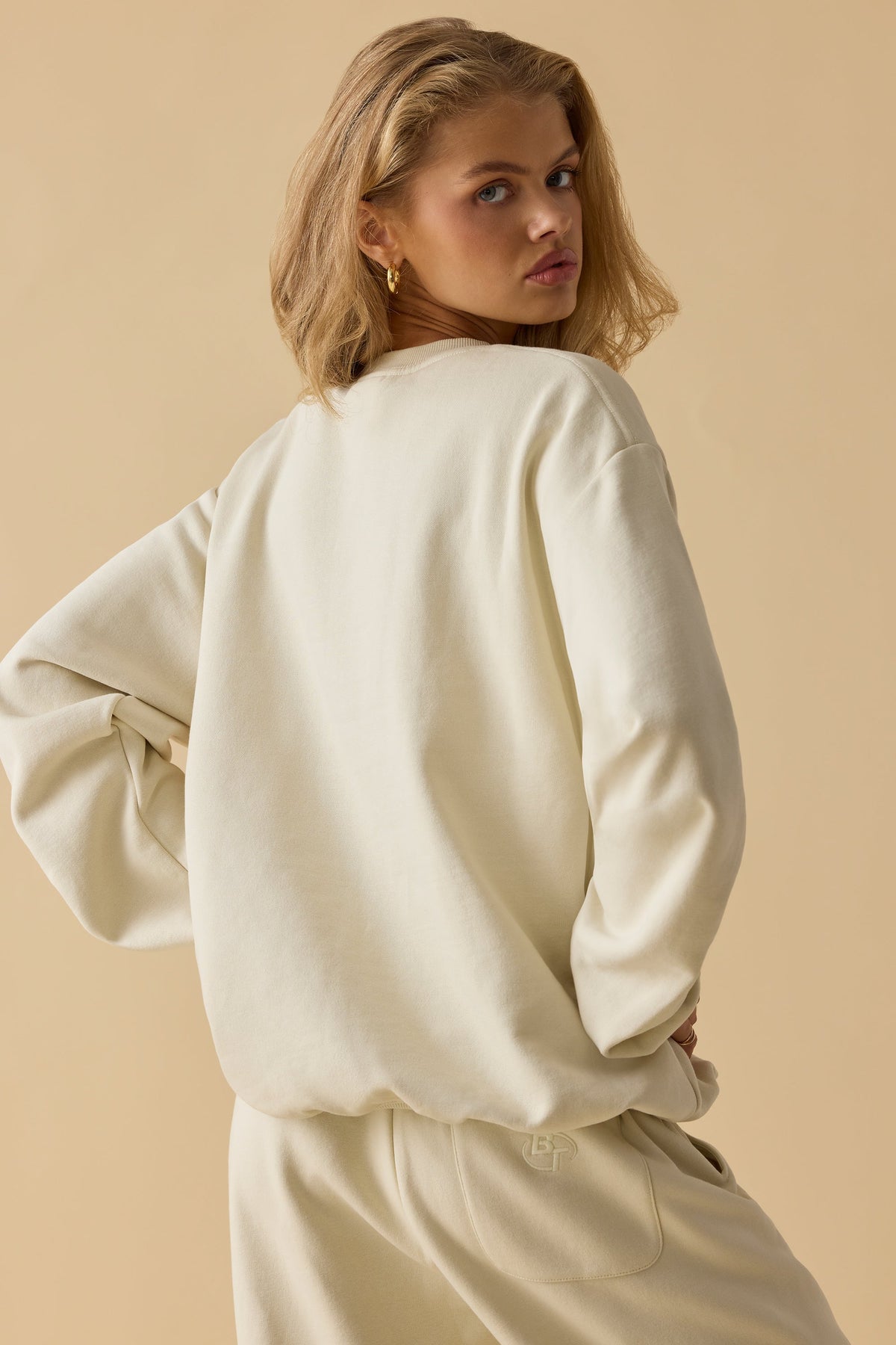 Chic Oversized Crew Neck Sweatshirt in Bone