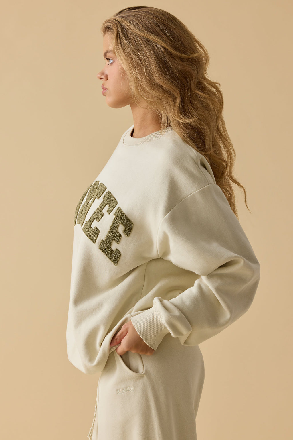 Chic Oversized Crew Neck Sweatshirt in Bone