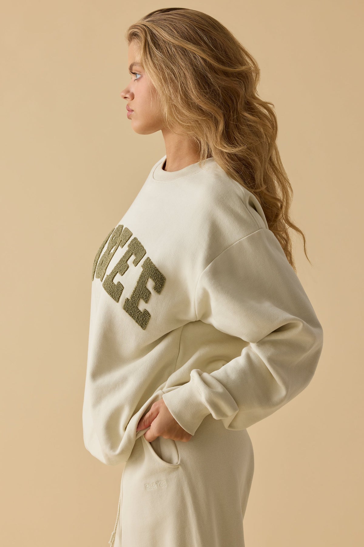 Chic Oversized Crew Neck Sweatshirt in Bone