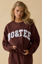 Chic Oversized Crew Neck Sweatshirt in Mahogany