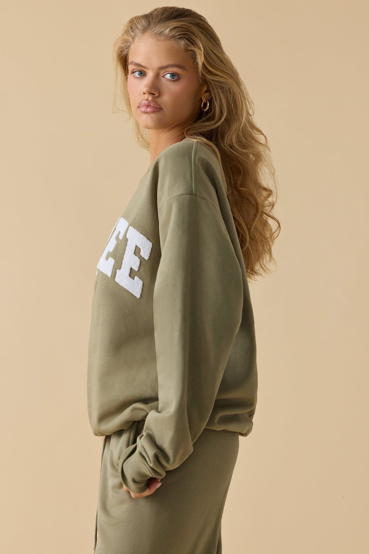 Chic Oversized Crew Neck Sweatshirt in Soft Olive