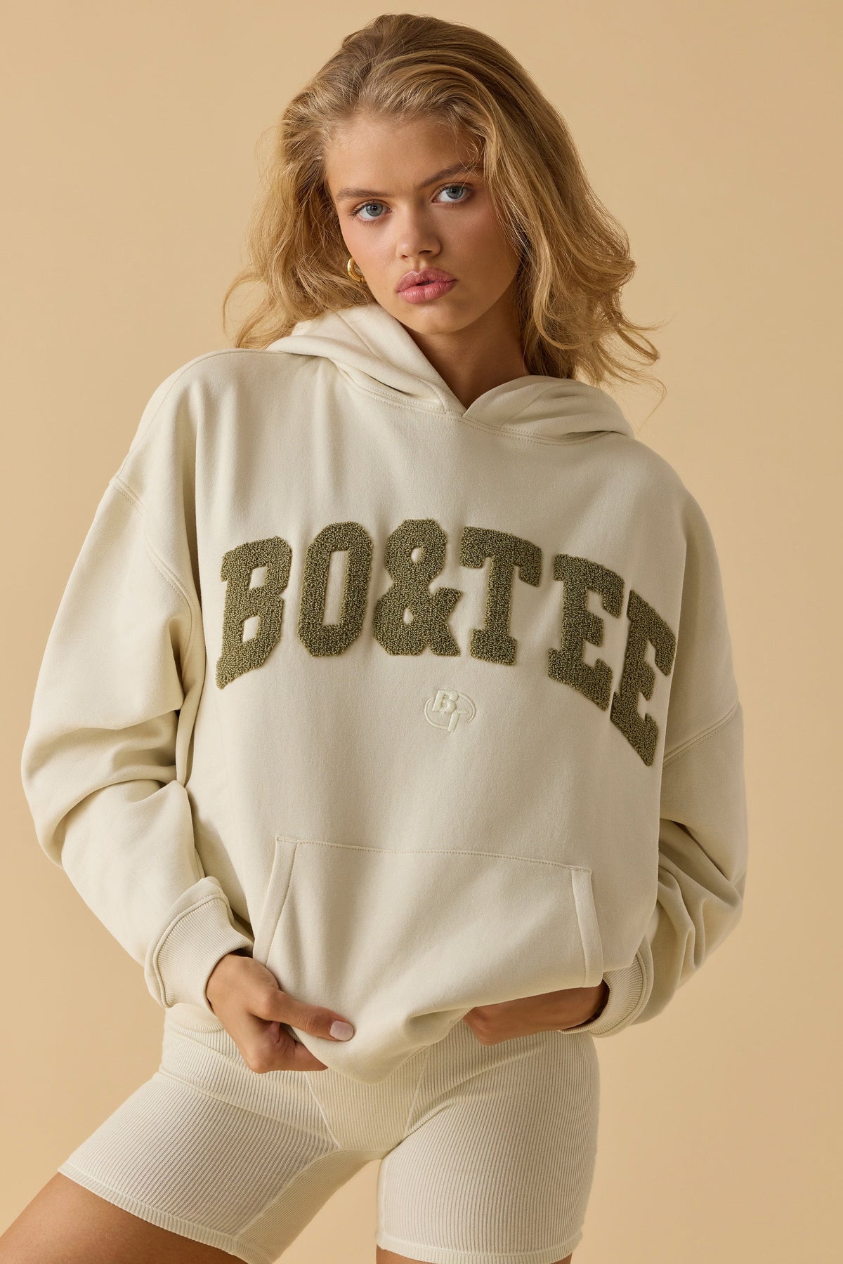 Chic Oversized Hooded Sweatshirt in Bone