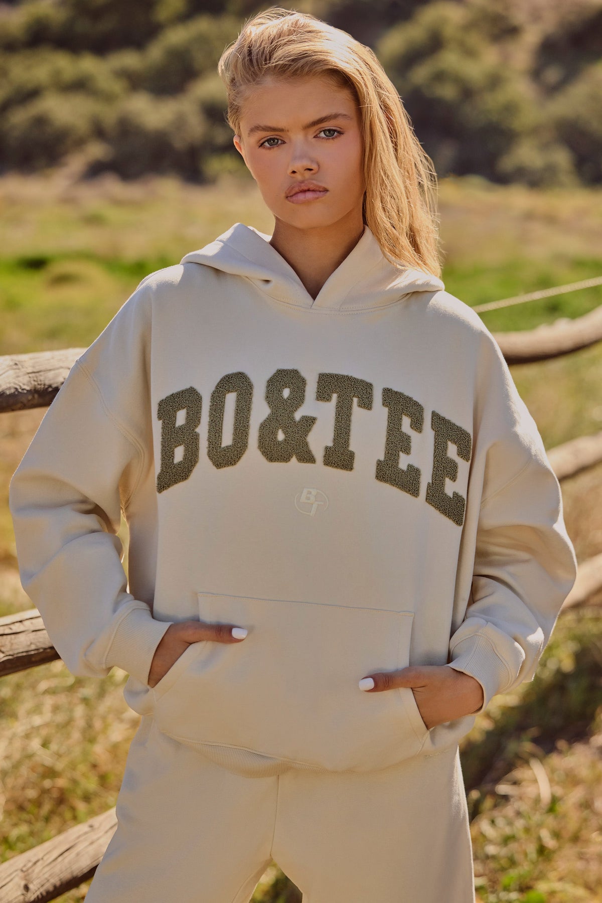 Chic Oversized Hooded Sweatshirt in Bone