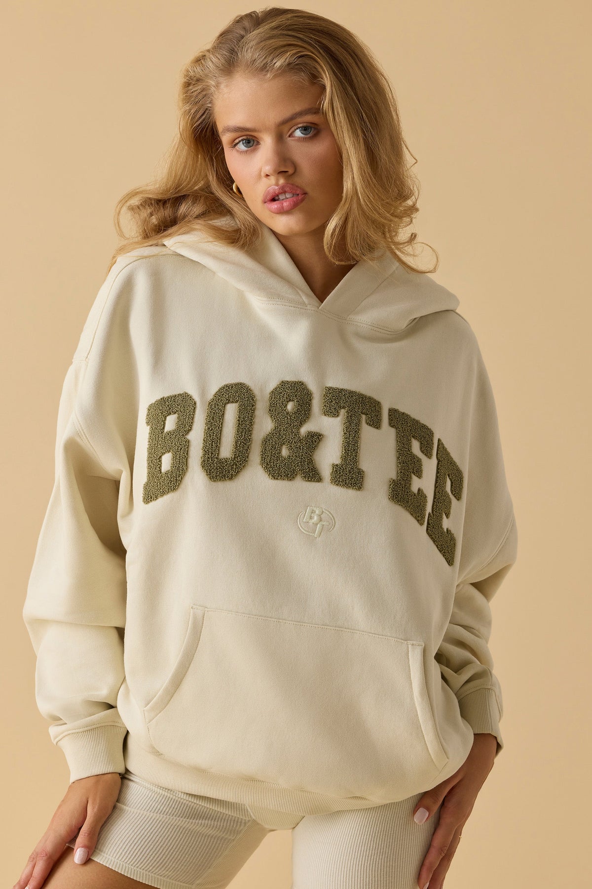 Chic Oversized Hooded Sweatshirt in Bone