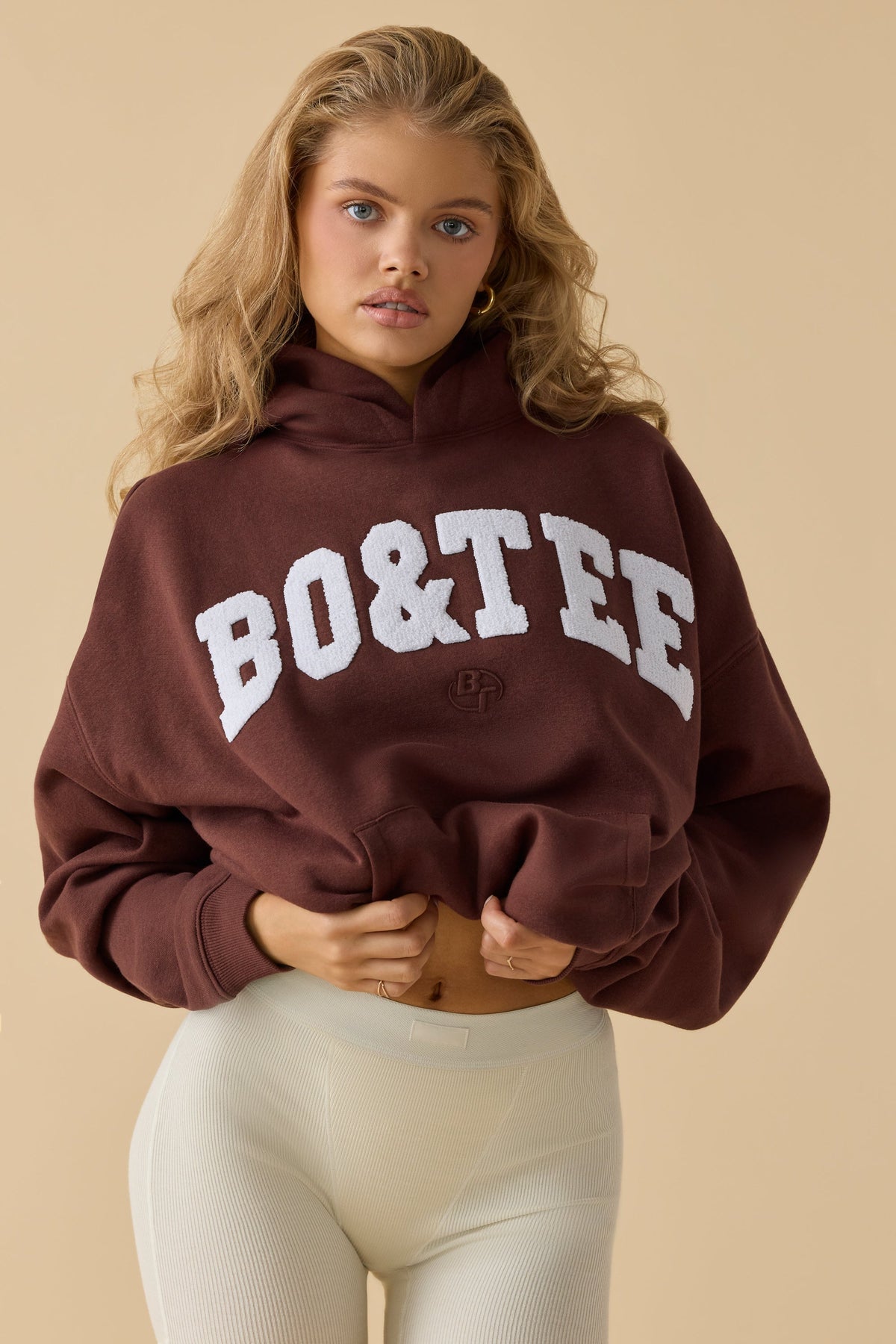 Chic Oversized Hooded Sweatshirt in Mahogany