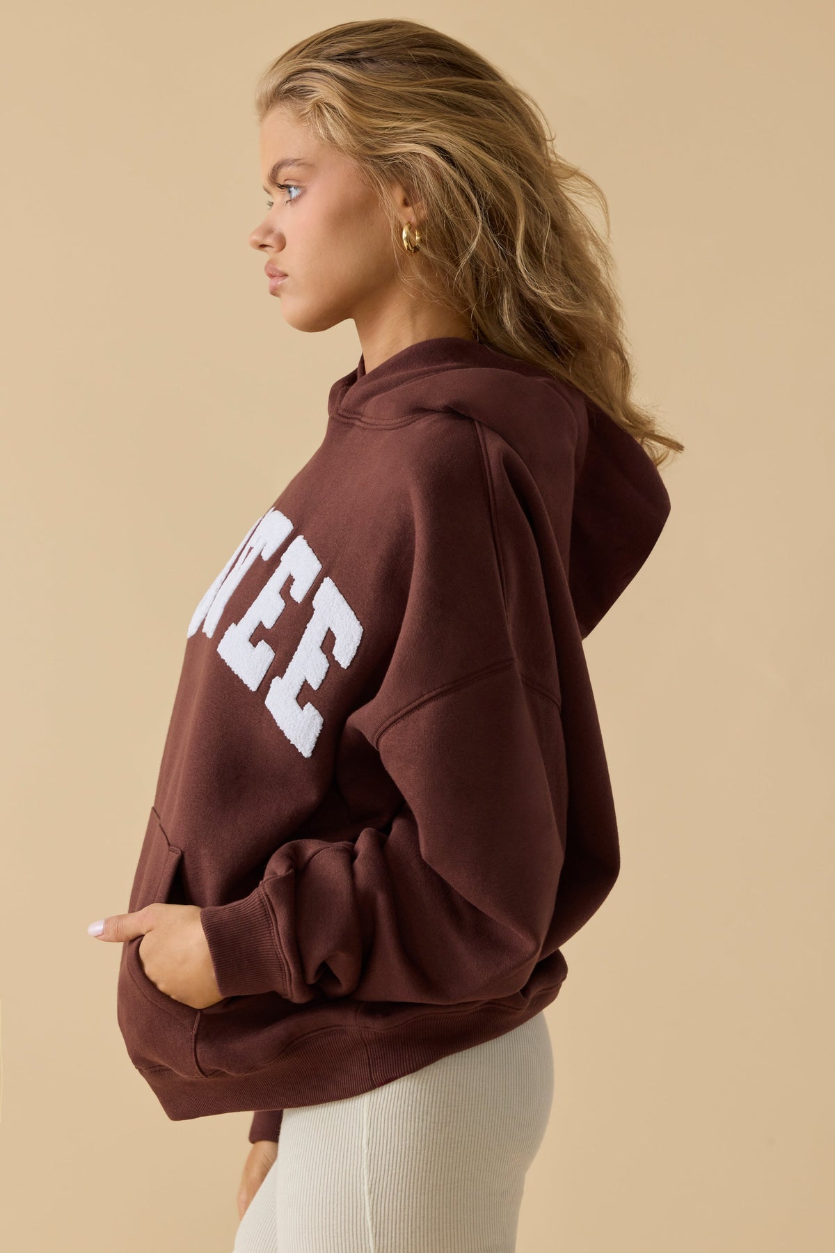 Chic Oversized Hooded Sweatshirt in Mahogany